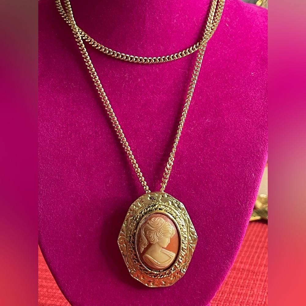 Vintage PERI cameo pendant/brooch necklace - Picture 1 of 2